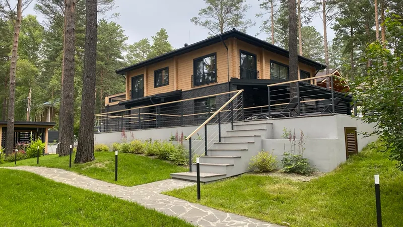 Комбинированный дом из камня и дерева, 416 м²